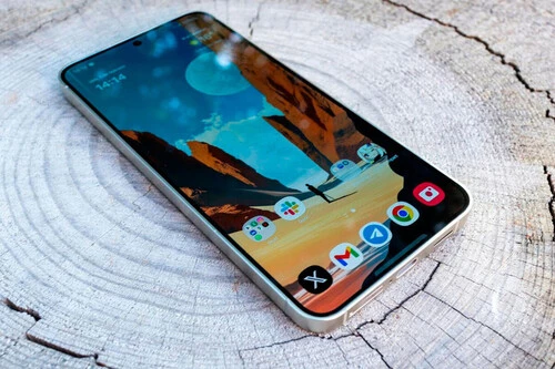 Consiguen hackear al completo un Galaxy S24. Paradójicamente, es una buena noticia