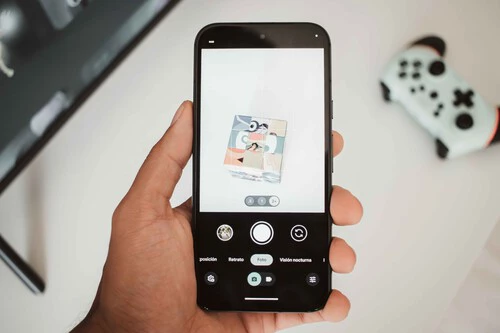 El Pixel 9a vuelve a sonar con buenas noticias sobre su cámara. Y una función que lo empareja con los Pixel 9