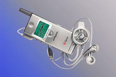 Cuando Samsung adelantó a Nokia y Motorola con el primer teléfono con reproductor de MP3 del mundo: así era el UpRoar