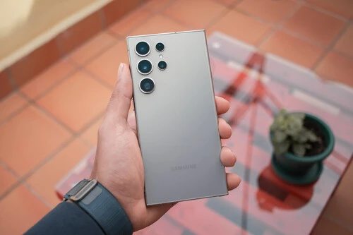 Se filtra una imagen del Samsung Galaxy S25 Ultra y tiene unos biseles tan finos que impresionan