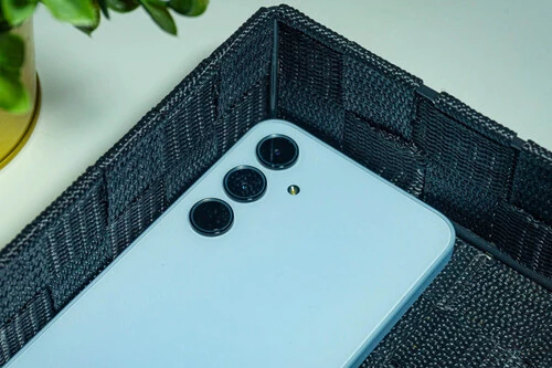 Menos es más: el Galaxy A36 vendrá con una cámara frontal de menos megapixeles y tiene todo el sentido
